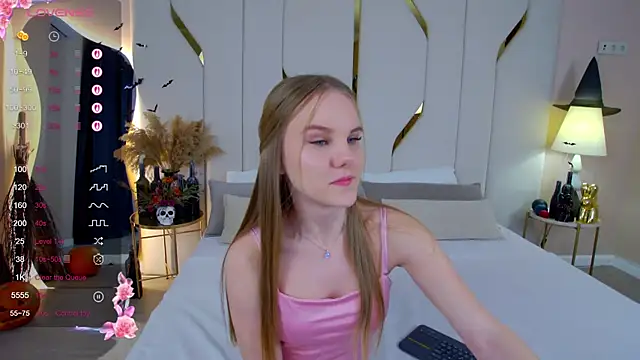 Lili Lohan online show from 26, 10, 2025