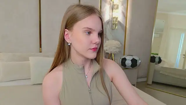 Lili Lohan online show from 16, 7, 2026