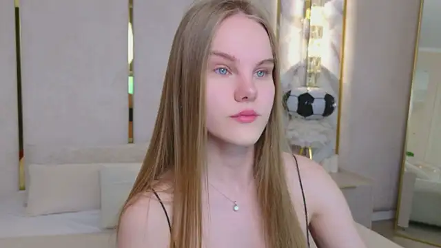 Lili Lohan online show from 19, 7, 2026