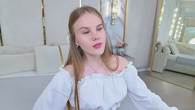 Snapshot of Lili_Lohan chatting on 13, 5, 2026 Lili Lohan online show from 13, 5, 2026