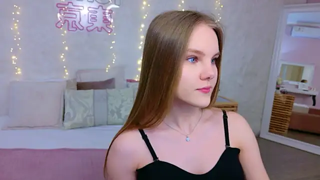 Lili Lohan online show from 19, 4, 2026