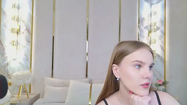 Snapshot of Lili_Lohan chatting on 19, 5, 2026 Lili Lohan online show from 19, 5, 2026
