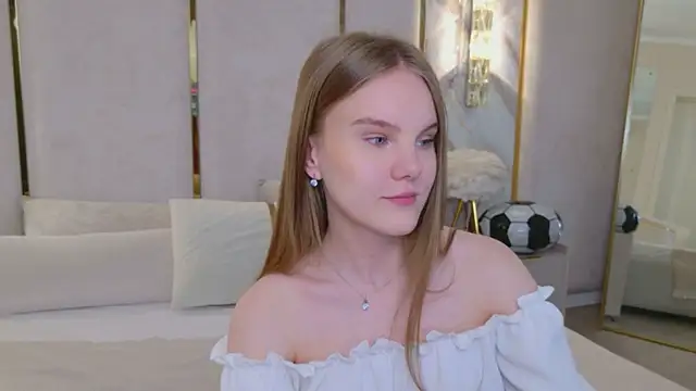 Lili Lohan online show from 13, 7, 2026