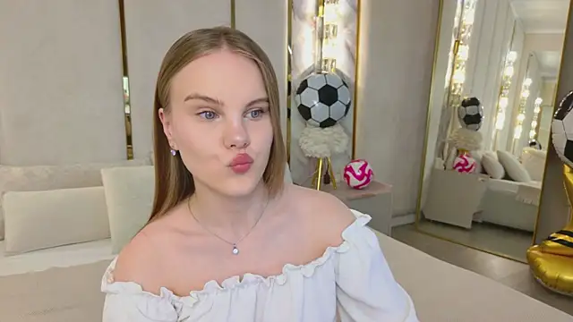 Lili Lohan online show from 1, 7, 2026