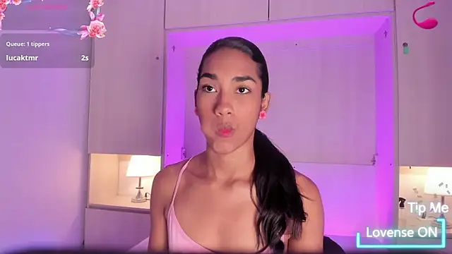 AnahiCollins online show from 5, 3, 2026