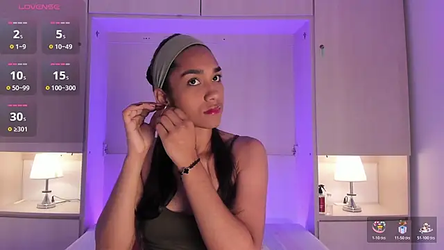 AnahiCollins online show from 10, 11, 2025