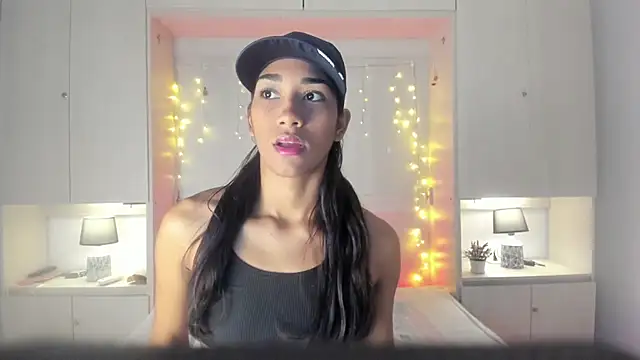 AnahiCollins online show from 2, 4, 2026