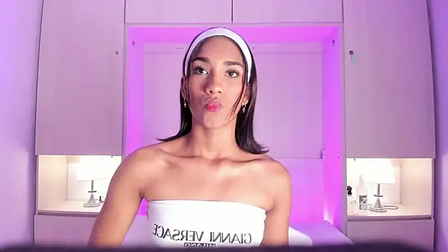 AnahiCollins online show from 7, 5, 2026