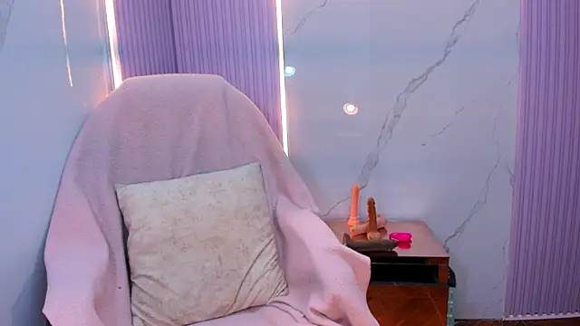 Snapshot of Mila_Leon chatting on 3, 6, 2026 Mila Leon online show from 3, 6, 2026