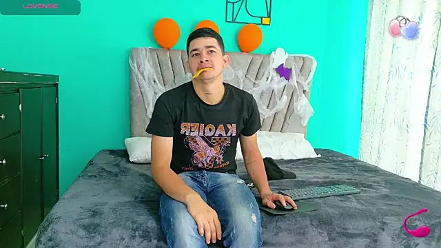 Laura King online show from 5, 11, 2025