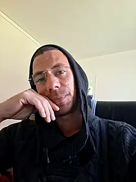iveleche0987 online show from 2, 10, 2025