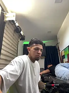 Valentino-elTuyo online show from 5, 2, 2026