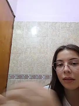 EmmaValencia  online show from 28, 4, 2026