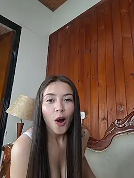 EmmaValencia  online show from 18, 4, 2026