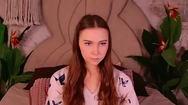 Snapshot of OliviaLay chatting on 7, 11, 2025 OliviaLay online show from 7, 11, 2025