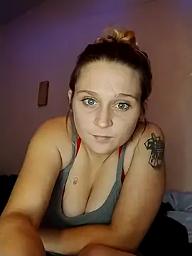 Queen2454 online show from 3, 11, 2025