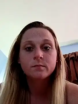 Snapshot of Queen2454 chatting on 24, 4, 2026 Queen2454 online show from 24, 4, 2026