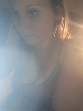 Snapshot of Queen2454 chatting on 13, 4, 2026 Queen2454 online show from 13, 4, 2026