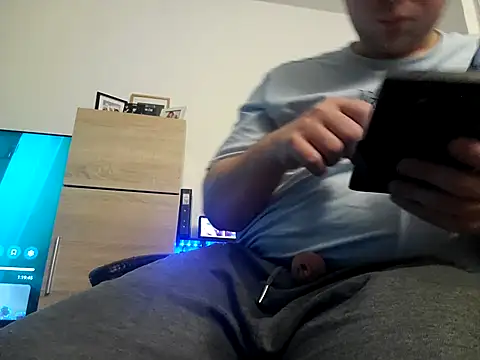 Snapshot of stivi2526 chatting on 13, 11, 2025 stivi2526 online show from 13, 11, 2025