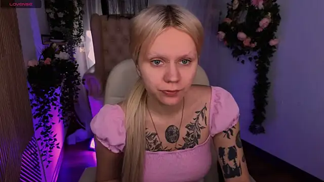 Snapshot of kitten_murray_ chatting on 25, 11, 2025 kitten murray online show from 25, 11, 2025