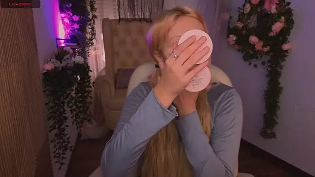 Snapshot of kitten_murray_ chatting on 4, 11, 2025 kitten murray online show from 4, 11, 2025