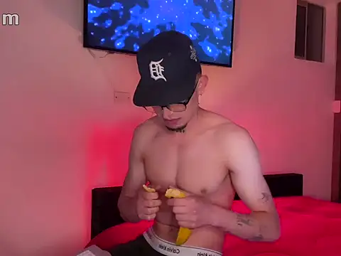 strongManLatino online show from 21, 10, 2025