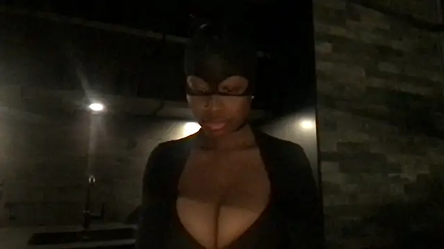 tia   fox online show from 30, 11, 2025