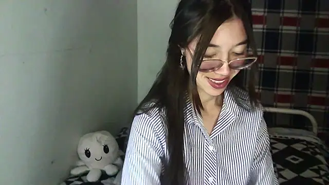 Snapshot of Mikha_Ela chatting on 28, 10, 2025 Mikha Ela online show from 28, 10, 2025