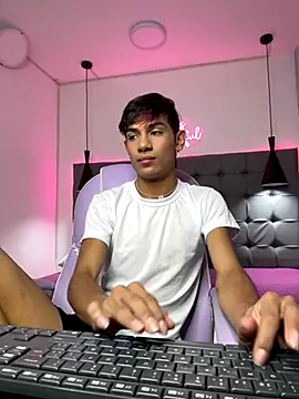 Snapshot of cherub_ chatting on 5, 12, 2025 cherub online show from 5, 12, 2025