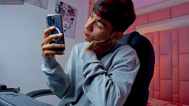 Snapshot of cherub_ chatting on 19, 12, 2025 cherub online show from 19, 12, 2025