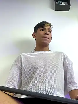 Snapshot of cherub_ chatting on 13, 10, 2025 cherub online show from 13, 10, 2025