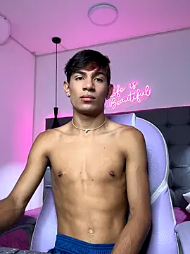 Snapshot of cherub_ chatting on 4, 12, 2025 cherub online show from 4, 12, 2025