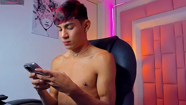 Snapshot of cherub_ chatting on 15, 12, 2025 cherub online show from 15, 12, 2025