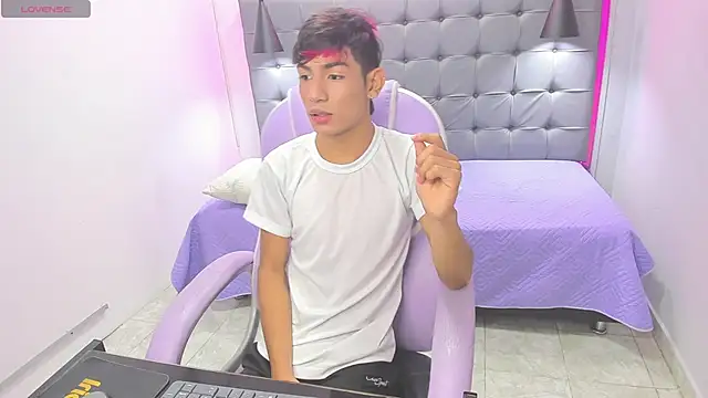 Snapshot of cherub_ chatting on 23, 11, 2025 cherub online show from 23, 11, 2025