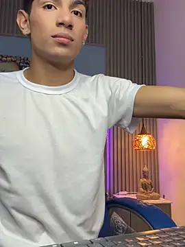 Snapshot of cherub_ chatting on 26, 11, 2025 cherub online show from 26, 11, 2025