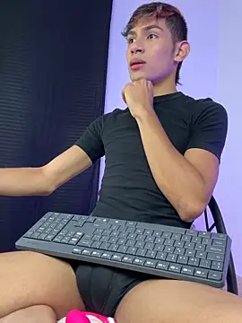 Snapshot of cherub_ chatting on 17, 11, 2025 cherub online show from 17, 11, 2025