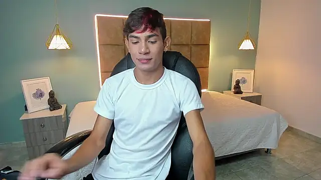 Snapshot of cherub_ chatting on 25, 11, 2025 cherub online show from 25, 11, 2025