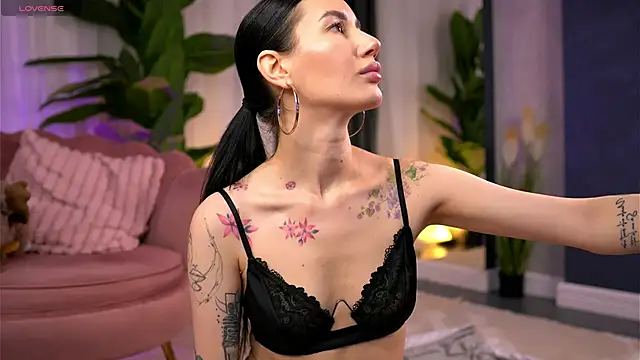 SerenaVelour online show from 13, 11, 2025