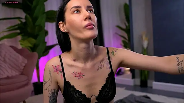 SerenaVelour online show from 26, 11, 2025