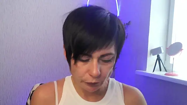 Ashley Brookss online show from 10, 11, 2025