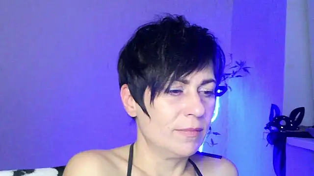 Ashley Brookss online show from 22, 11, 2025