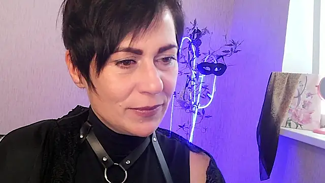 Ashley Brookss online show from 12, 11, 2025