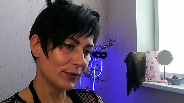 Ashley Brookss online show from 15, 11, 2025