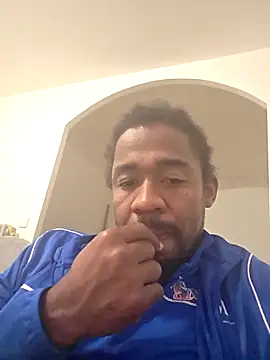 Snapshot of cracha chatting on 11, 11, 2025 cracha online show from 11, 11, 2025