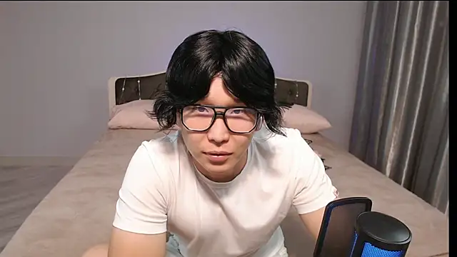 KaiChicken online show from 8, 10, 2025