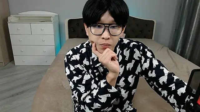 KaiChicken online show from 4, 12, 2025