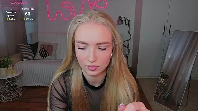 TessaGrays online show from 5, 4, 2026