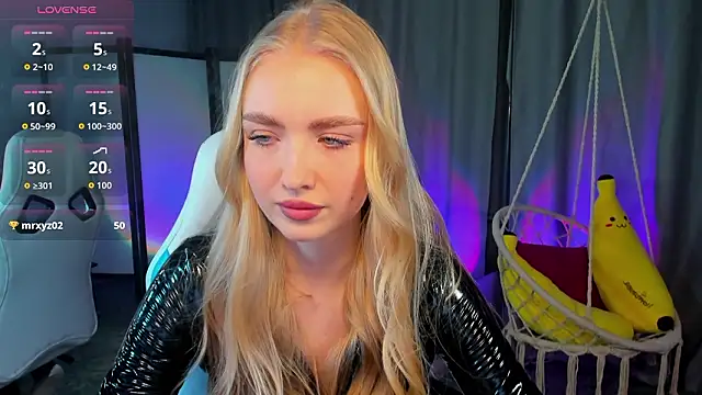 TessaGrays online show from 8, 2, 2026