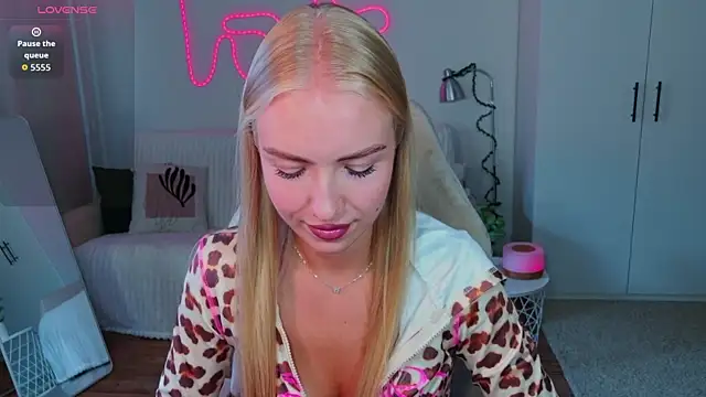 Snapshot of TessaGrays chatting on 31, 7, 2026 TessaGrays online show from 31, 7, 2026