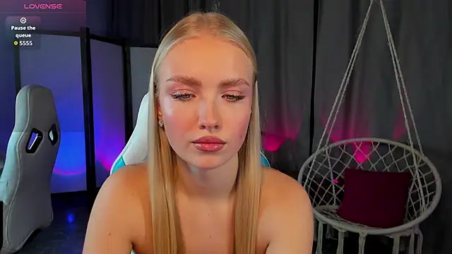 TessaGrays online show from 15, 12, 2025